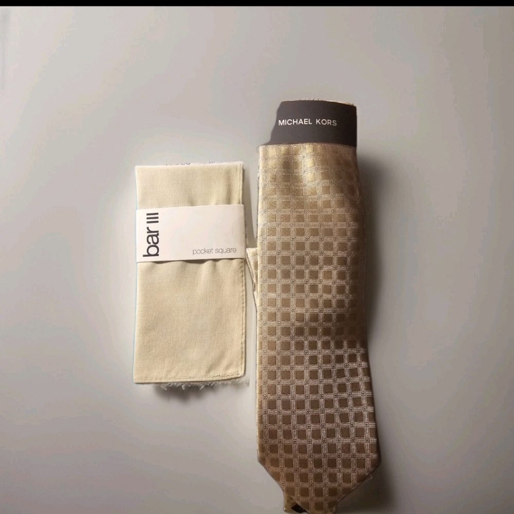 Michael Kors Tan/Gold Checkered Tie and Bar III Pocket Square Bundle Set